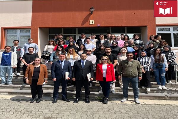 Tıbbi Dokümantasyon ve Sekreterlik Programı Öğrencilerine Kariyer Yönetimi Konulu Söyleşi Düzenlendi