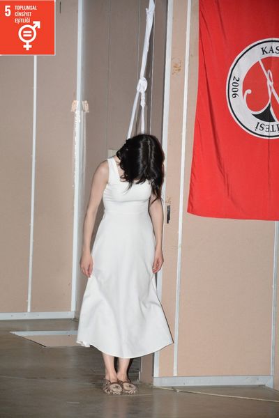 Kadın değerlidir! Sessizliğin Sesi Ol!