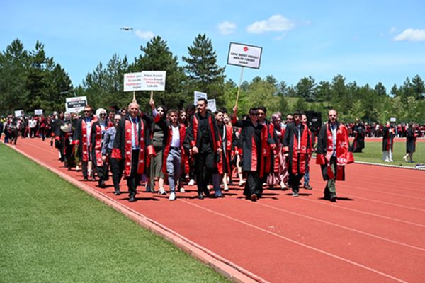 Kastamonu Üniversitesinde Mezuniyet Töreni Düzenlendi